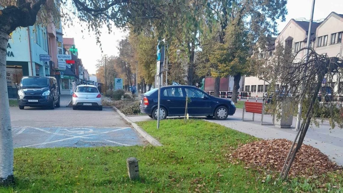 Dziwna sytuacja na „parkingu” obok Liceum w Suchej Beskidzkiej…