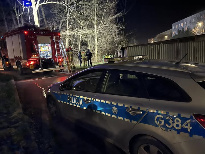 Interwencja straży pożarnej na os. Beskidzkim w Suchej Beskidzkiej. (wideo).